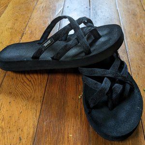 TEVA Olowahu flip flops, black size 6